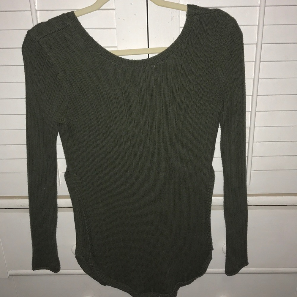 GREEN SWEATER